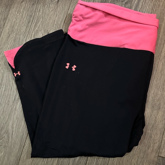 Under Armour dry fit knee cropped leggings. Size large. - Picture 2 of 3